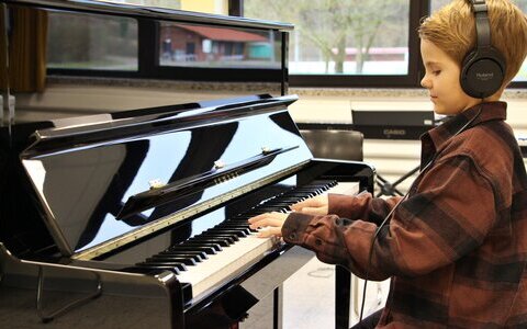 Neue Klaviere für die Jugendmusikschule Hagen a