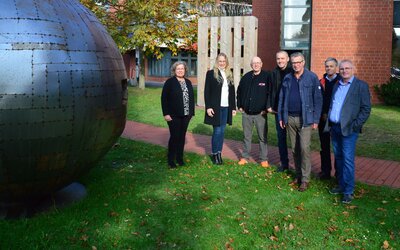 Kunstinstallation Weltenbürger_innen am Kreishaus Osnabrück - Landkreis Osnabrück Kunstinstallation Weltenbürger_innen am Kreishaus Osnabrück