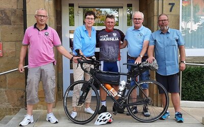 Piotr Groszkowski mit dem Fahrrad von Polen nach Hagen a - Gemeinde Hagen a.T.W. Piotr Groszkowski mit dem Fahrrad von Polen nach Hagen a