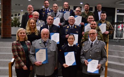 Landkreis Osnabrück ehrt Soldaten für die Pflege von Kriegsgräbern in Frankreich und in der Slowakei - Landkreis Osnabrück/Henning Müller-Detert Landkreis Osnabrück ehrt Soldaten für die Pflege von Kriegsgräbern in Frankreich und in der Slowakei